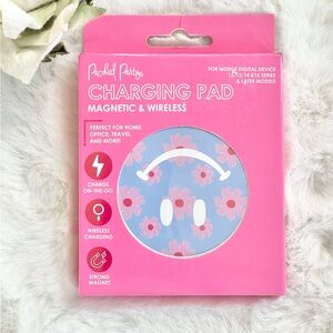 New with tags Floral/Smiley faced CHARGING PAD MAGNETIC & WIRELESS for on the GO
